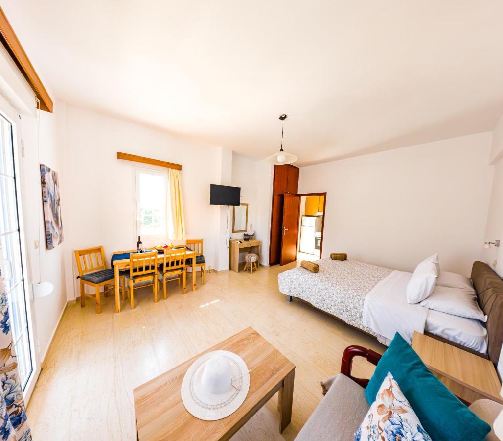 Anna Ageliki Aparthotel Damnoni Bagian luar foto