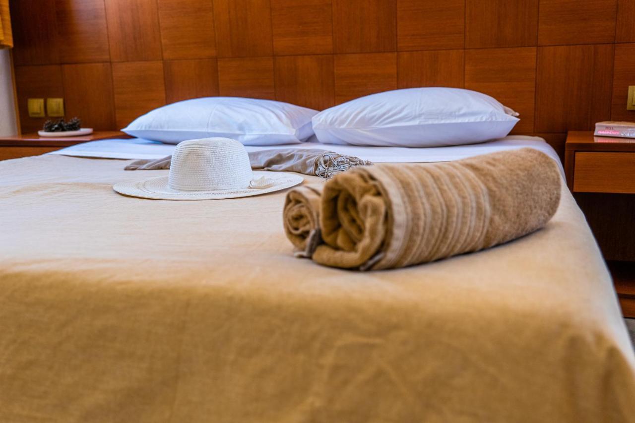 Anna Ageliki Aparthotel Damnoni Bagian luar foto