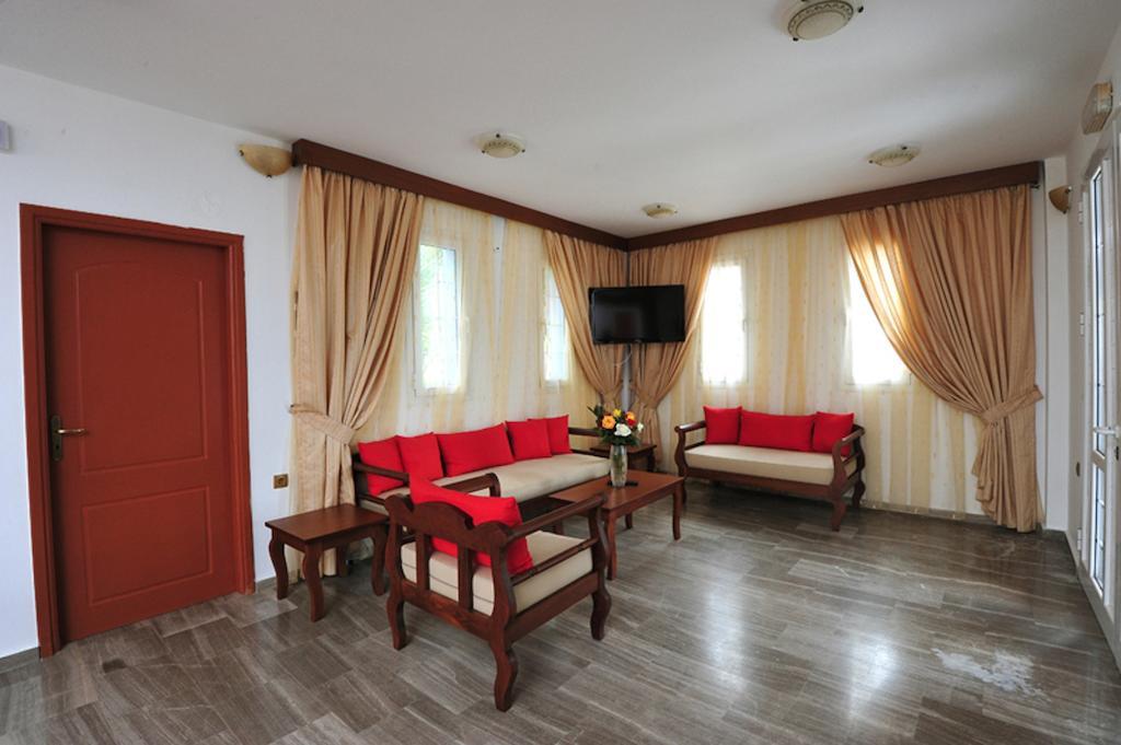 Anna Ageliki Aparthotel Damnoni Bagian luar foto